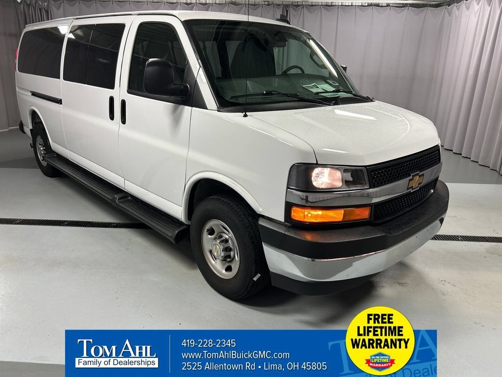 2025 Chevrolet Express Passenger 1LT