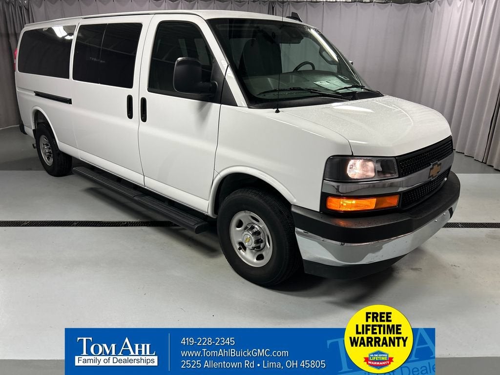 2025 Chevrolet Express Passenger 1LT